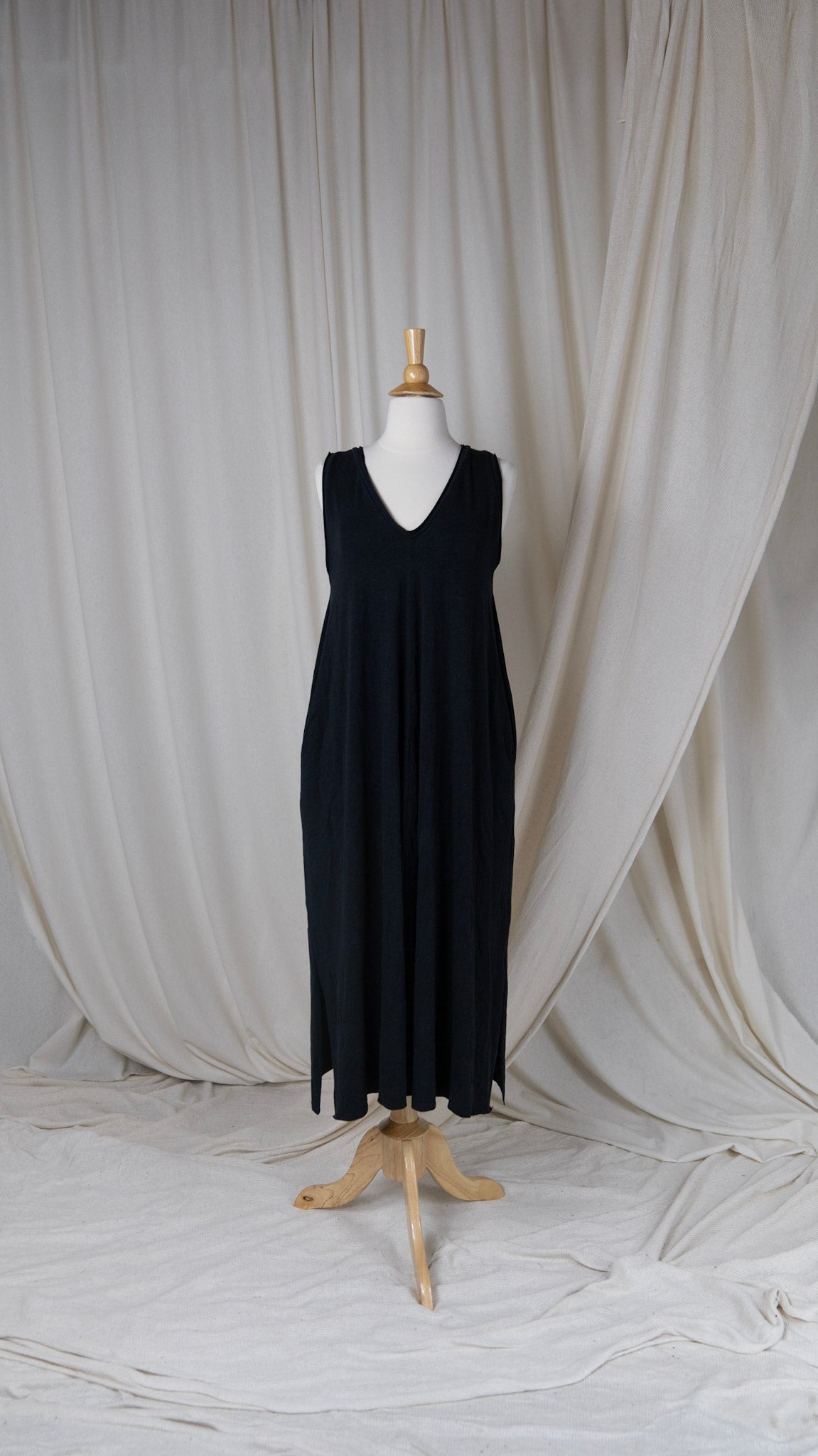 one mid lengthdress with a vneck and large armholes
