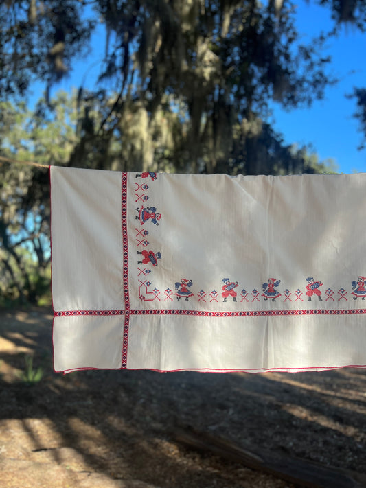 ✧ 1960’s Embroidered Austrian Tablecloth ✧ Natural Fibers