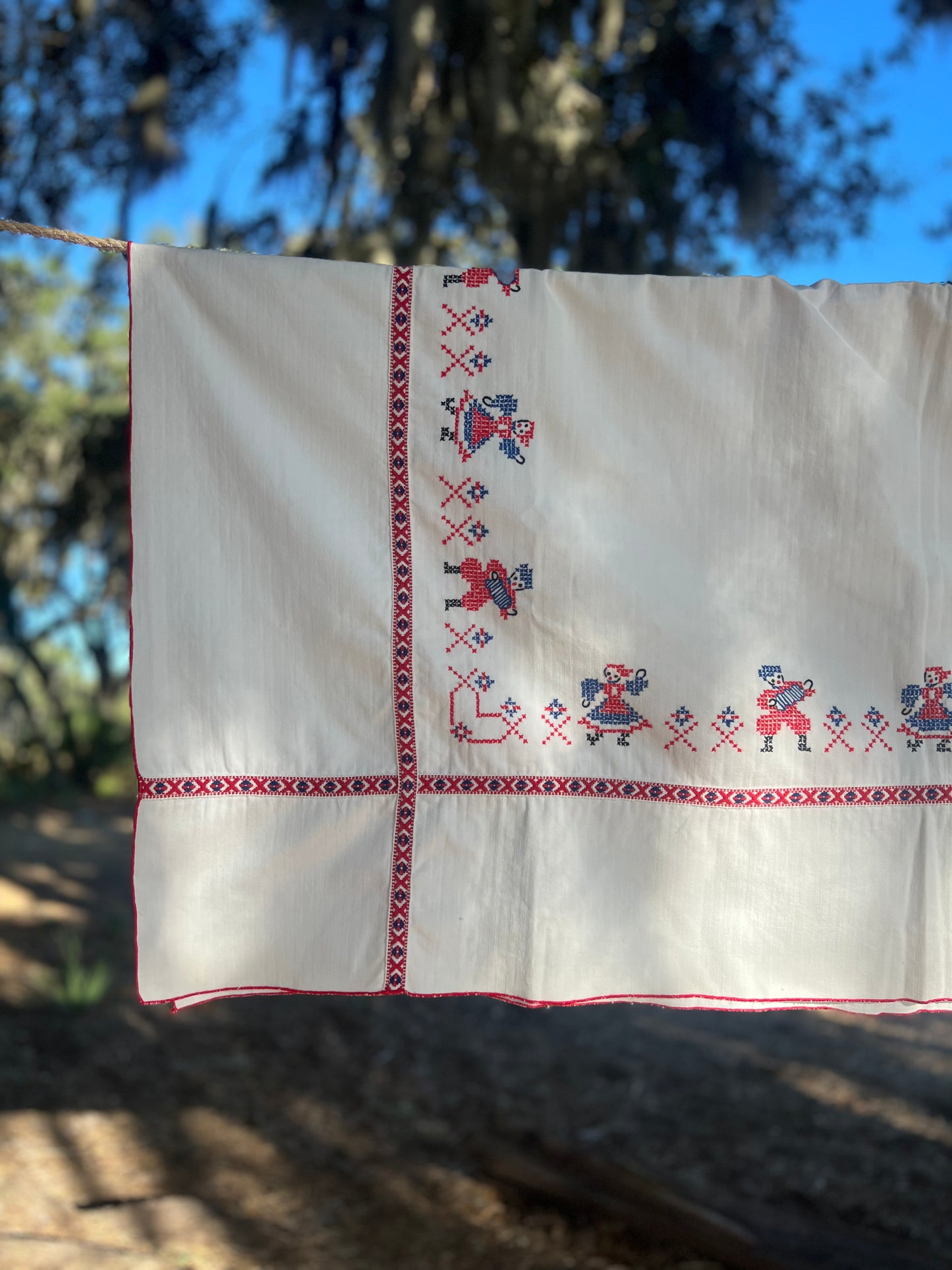 ✧ 1960’s Embroidered Austrian Tablecloth ✧ Natural Fibers